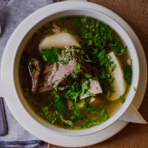 CALDO DE COSTILLA